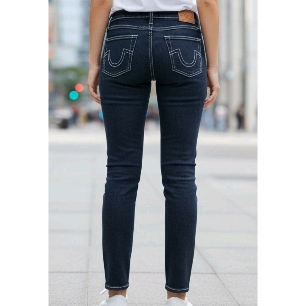 RARE True Religion Slim Straight Dark Wash Jeans with Iconic Super T Stitching